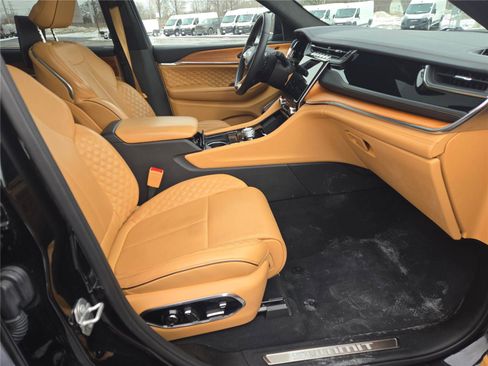 Certified 2025 Jeep Grand Cherokee L Summit image 8