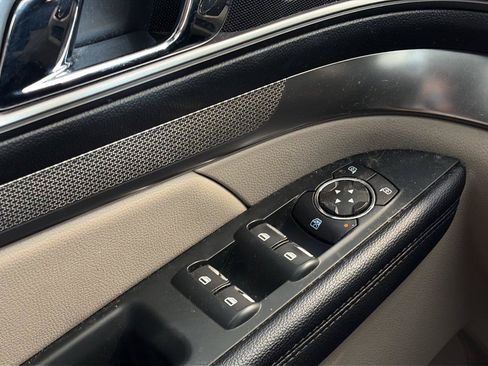 Used 2018 Ford Explorer XLT w/ Equipment Group 202A FWD image 21