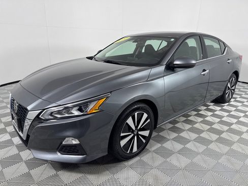Used 2022 Nissan Altima 2.5 SV image 9