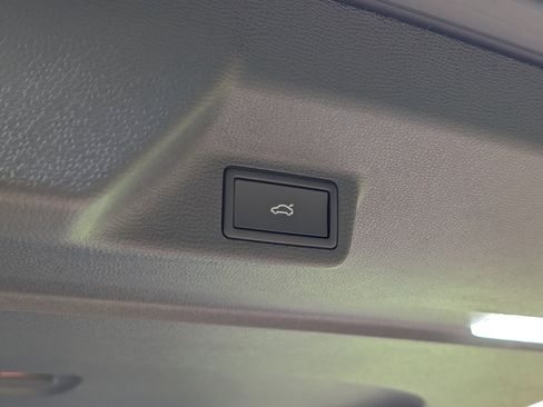 Used 2025 Volkswagen ID. Buzz Pro S Plus RWD image 20