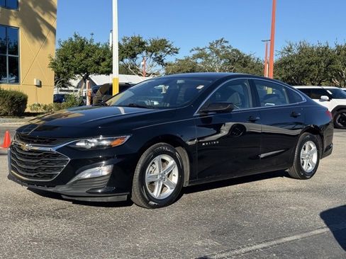 Used 2022 Chevrolet Malibu LS image 2