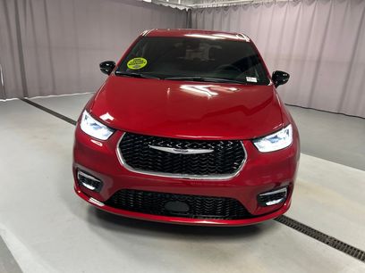 New 2026 Chrysler Pacifica Select