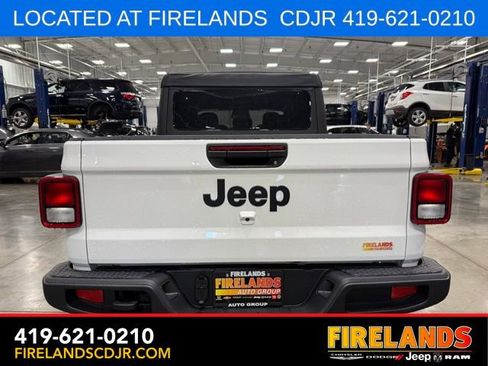 New 2026 Jeep Gladiator Sport AWD/4WD image 4