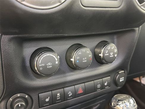 Used 2016 Jeep Wrangler Unlimited Rubicon AWD/4WD image 15