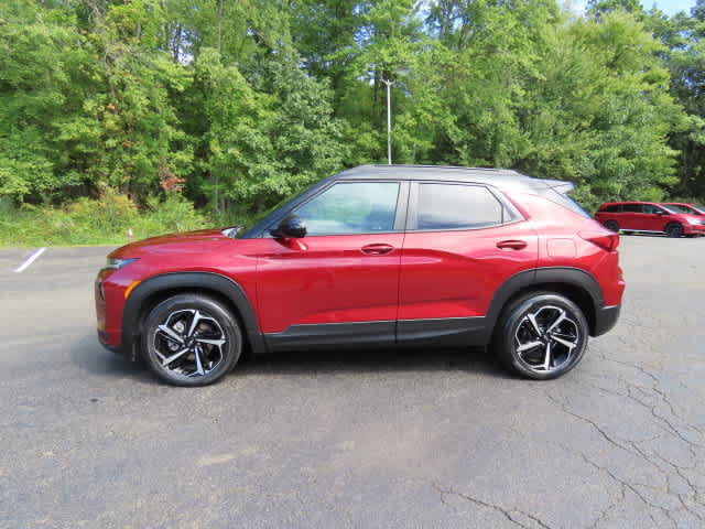 Used 2022 Chevrolet TrailBlazer RS w/ Sun and Liftgate Package FWD image 3