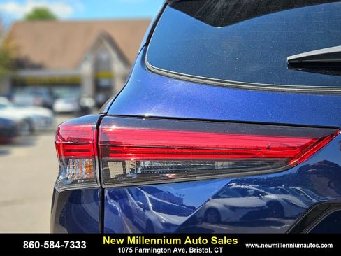 Used 2021 Toyota Highlander Limited image 9