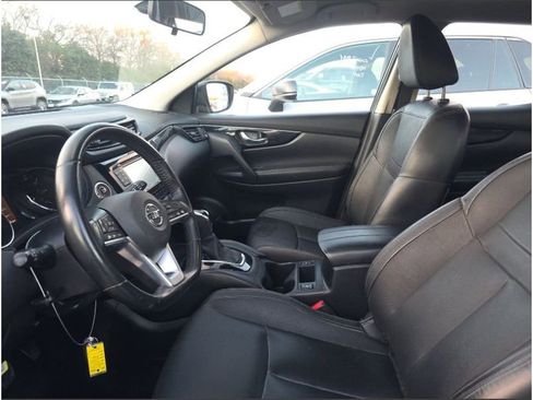 Used 2017 Nissan Rogue Sport SL image 24