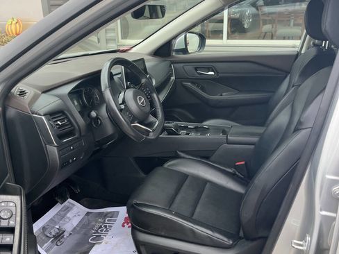 Used 2023 Nissan Rogue SV w/ SV Premium B Package image 8