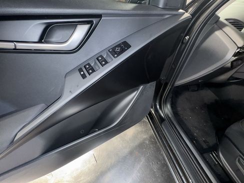 Certified 2025 Kia Niro LX image 16