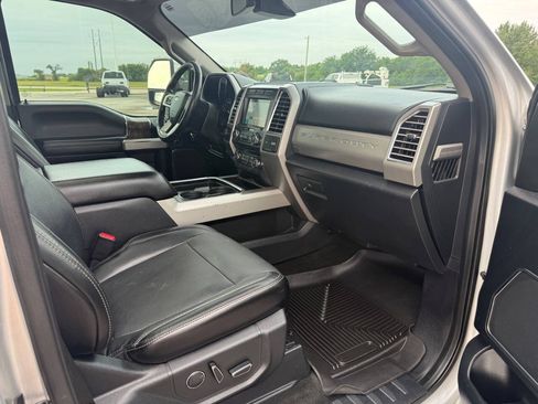 Used 2017 Ford F250 Lariat w/ Lariat Ultimate Package AWD/4WD image 34