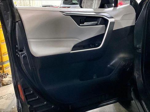 Used 2019 Toyota RAV4 XLE w/ Convenience Package image 22