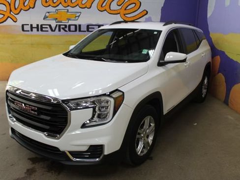 Used 2023 GMC Terrain SLE w/ Driver Convenience Package FWD image 4