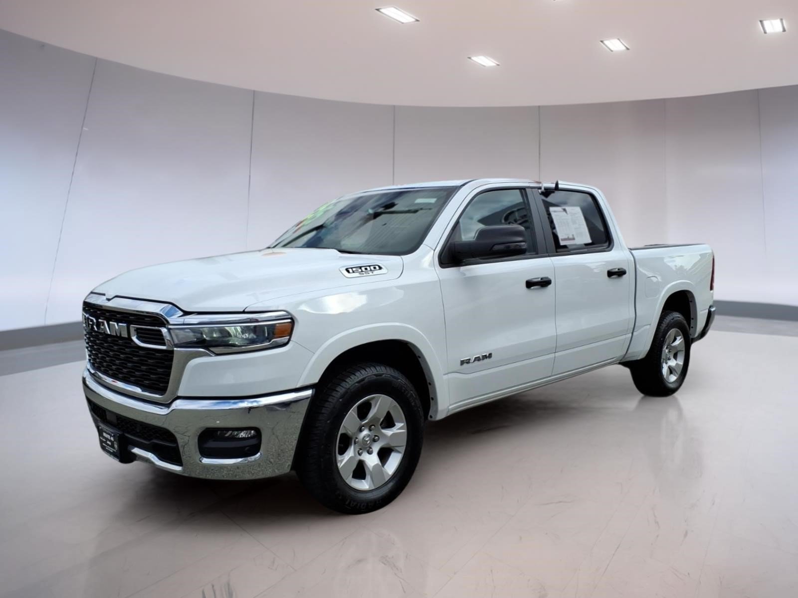 Used 2025 RAM 1500 4x4 Crew Cab image 2