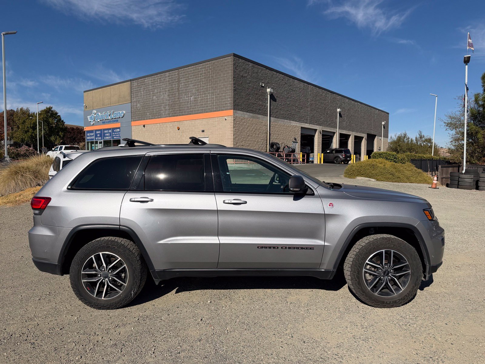 Used 2020 Jeep Grand Cherokee Trailhawk w/ Trailhawk Luxury Group AWD/4WD image 6