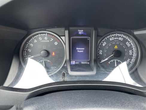 Used 2019 Toyota Tacoma TRD Sport image 17