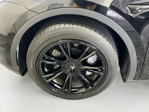 Used 2024 Tesla Model Y 2WD image 13