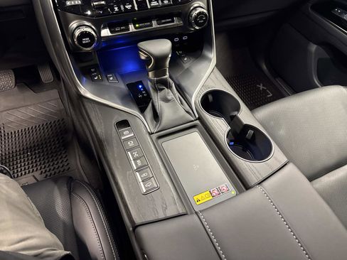 Certified 2025 Lexus LX 600 4WD w/ Luxury Package image 27