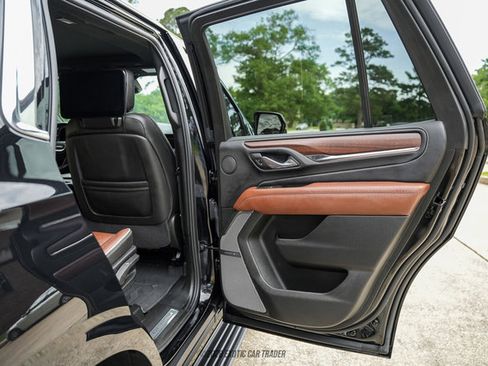 Used 2024 GMC Yukon Denali Ultimate w/ LPO, Floor Liner Package AWD/4WD image 31