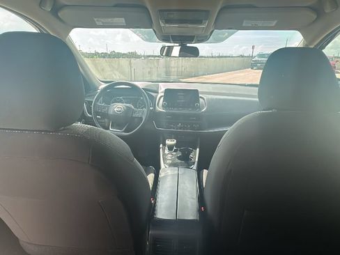 Used 2025 Nissan Rogue SV FWD image 28