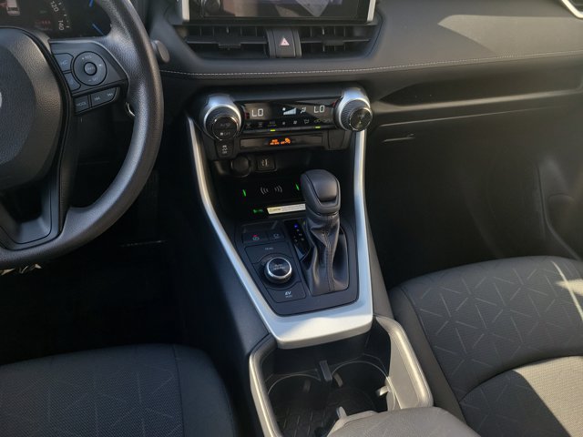 Used 2025 Toyota RAV4 XLE AWD/4WD image 19
