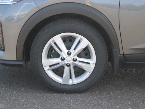 Used 2021 Nissan Kicks S FWD image 17