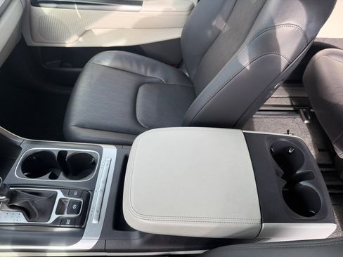 Used 2024 Kia Carnival LX image 14