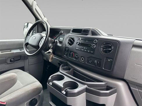 Used 2011 Ford E-350 and Econoline 350 XLT image 19