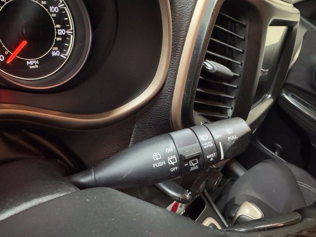 Used 2015 Jeep Cherokee Latitude w/ Cold Weather Group AWD/4WD image 24