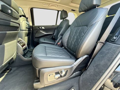 Used 2023 BMW X7 xDrive40i w/ Premium Package AWD/4WD image 21