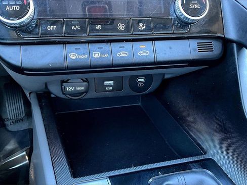 Used 2024 Hyundai Elantra SEL image 32