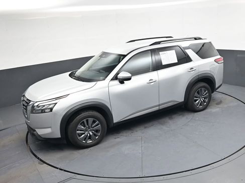 Used 2025 Nissan Pathfinder SV image 35