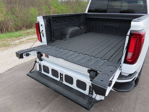 Used 2023 GMC Sierra 1500 AT4 w/ Technology Package AWD/4WD image 13