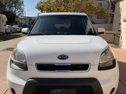 Used 2010 Kia Soul + w/ Audio Pkg FWD image 2