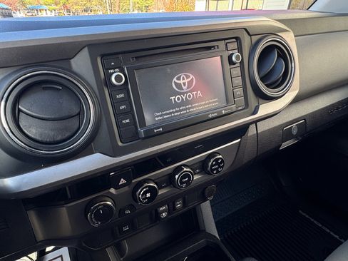 Used 2018 Toyota Tacoma SR5 image 20