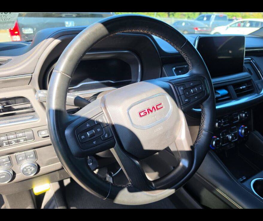 Used 2023 GMC Yukon XL AT4 w/ Technology Package AWD/4WD image 4