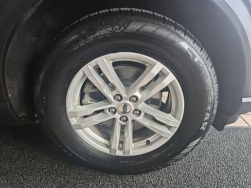 Used 2021 Ford Explorer XLT w/ Equipment Group 202A AWD/4WD image 37