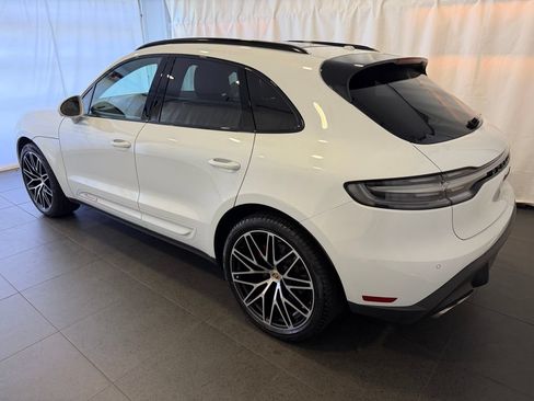 Certified 2024 Porsche Macan S AWD/4WD image 3