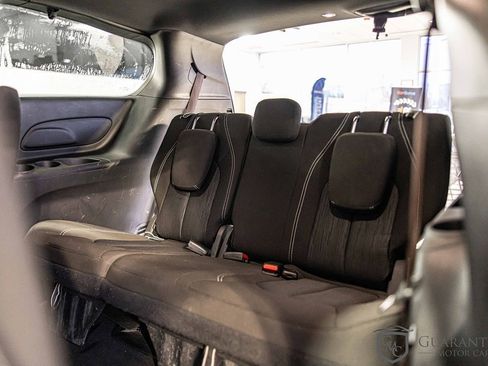 Used 2022 Chrysler Pacifica Touring image 34