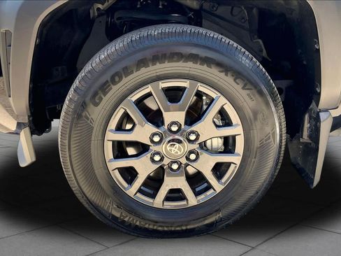 Used 2025 Toyota 4Runner SR5 AWD/4WD image 11