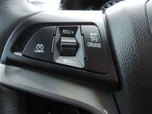 Used 2022 Chevrolet Trax LT w/ LT Convenience Package FWD image 28