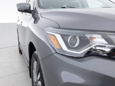 Used 2018 Nissan Pathfinder S AWD/4WD image 11