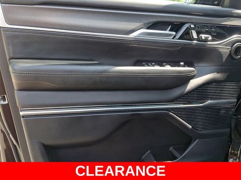 Used 2023 Jeep Grand Wagoneer Series II AWD/4WD image 15