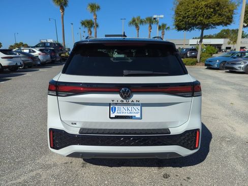 New 2026 Volkswagen Tiguan SE R-Line FWD image 6