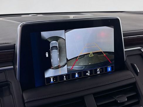 Used 2024 Chevrolet Suburban High Country image 15