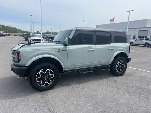 Used 2023 Ford Bronco Outer Banks AWD/4WD image 2