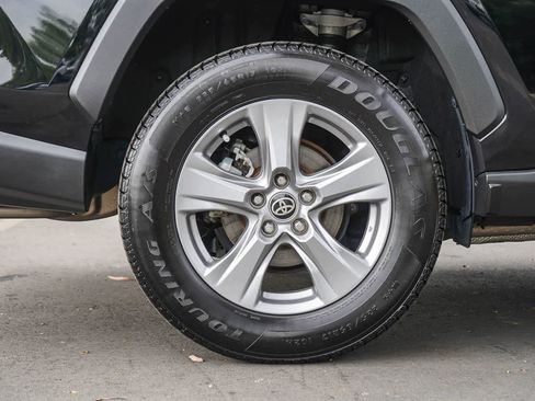Used 2022 Toyota RAV4 XLE AWD/4WD image 8