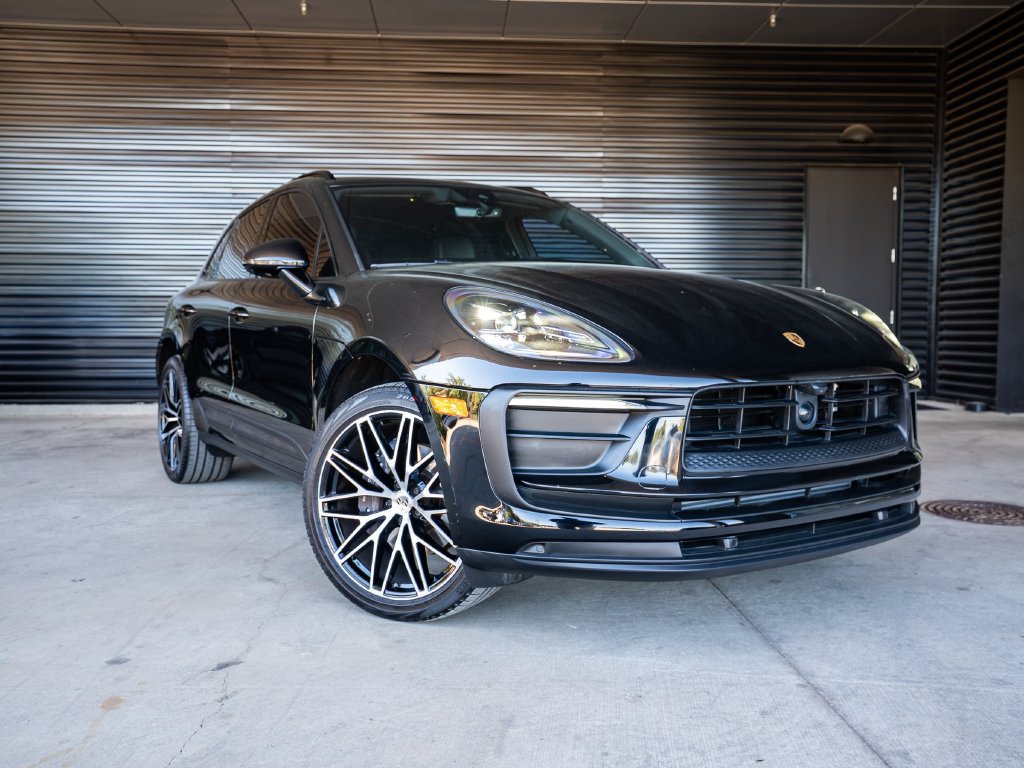 Certified 2024 Porsche Macan AWD/4WD image 9