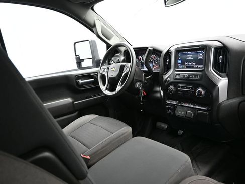 Used 2022 Chevrolet Silverado 2500 Custom w/ Custom Value Package AWD/4WD image 17