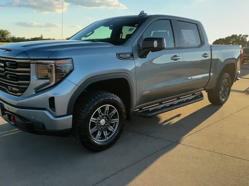Used 2024 GMC Sierra 1500 AT4 w/ Technology Package AWD/4WD image 5