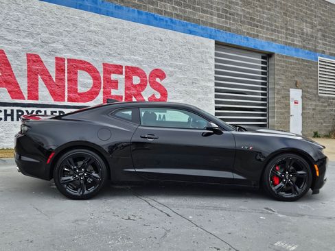 Used 2022 Chevrolet Camaro LT w/ RS Package image 8